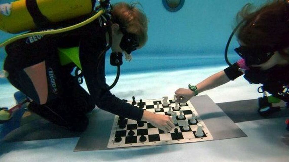 Lubelskie szachy podwodne "Mnóstwo śmiechu i zabawy" Lubelskie szachy podwodne "Mnóstwo śmiechu i zabawy"