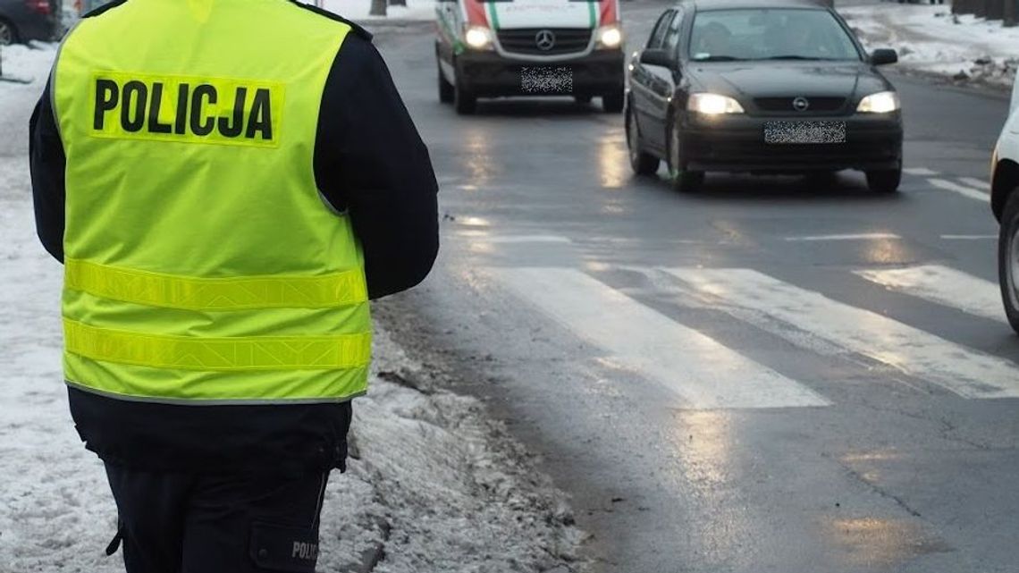 Lubelskie: Szalona ucieczka kierowcy. Samochód ląduje w rowie, wszyscy uciekają, nawet dziecko