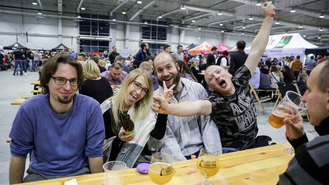 Lubelskie Targi Piw Rzemieślniczych. Tłumy miłośników piwa w hali Targów Lublin [zdjęcia]