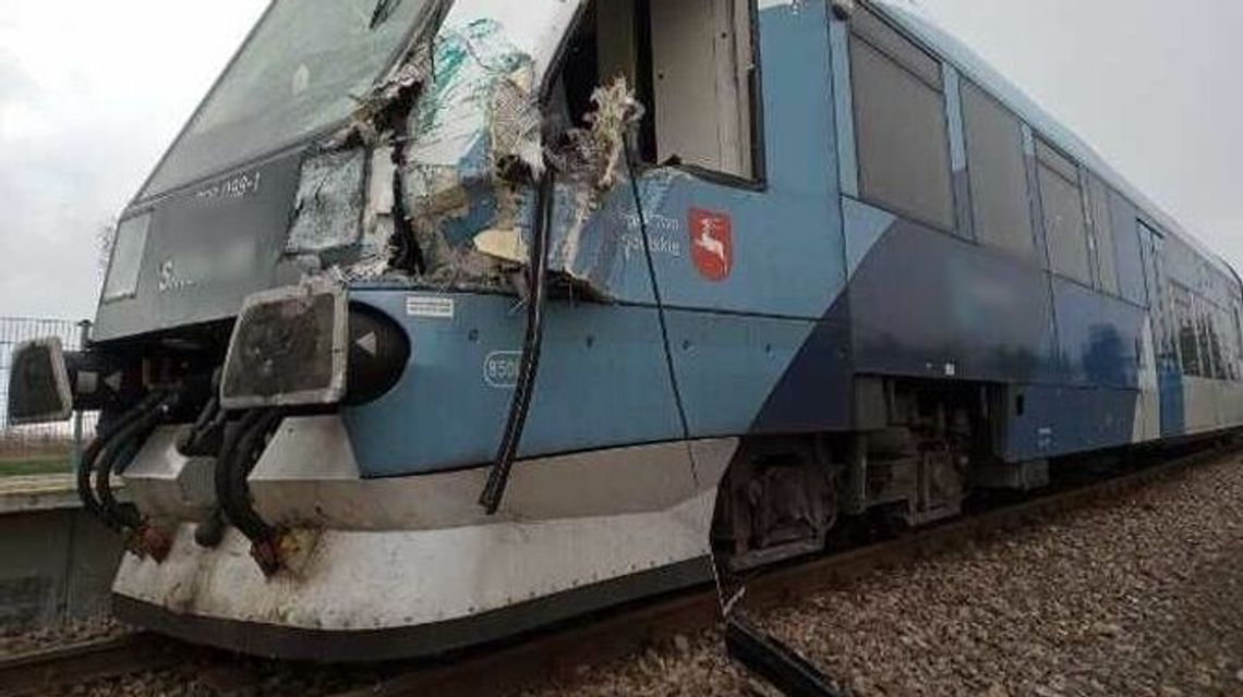 Lubelskie. To mogło się zakończyć katastrofą. Ciężarówka wjechała w szynobus