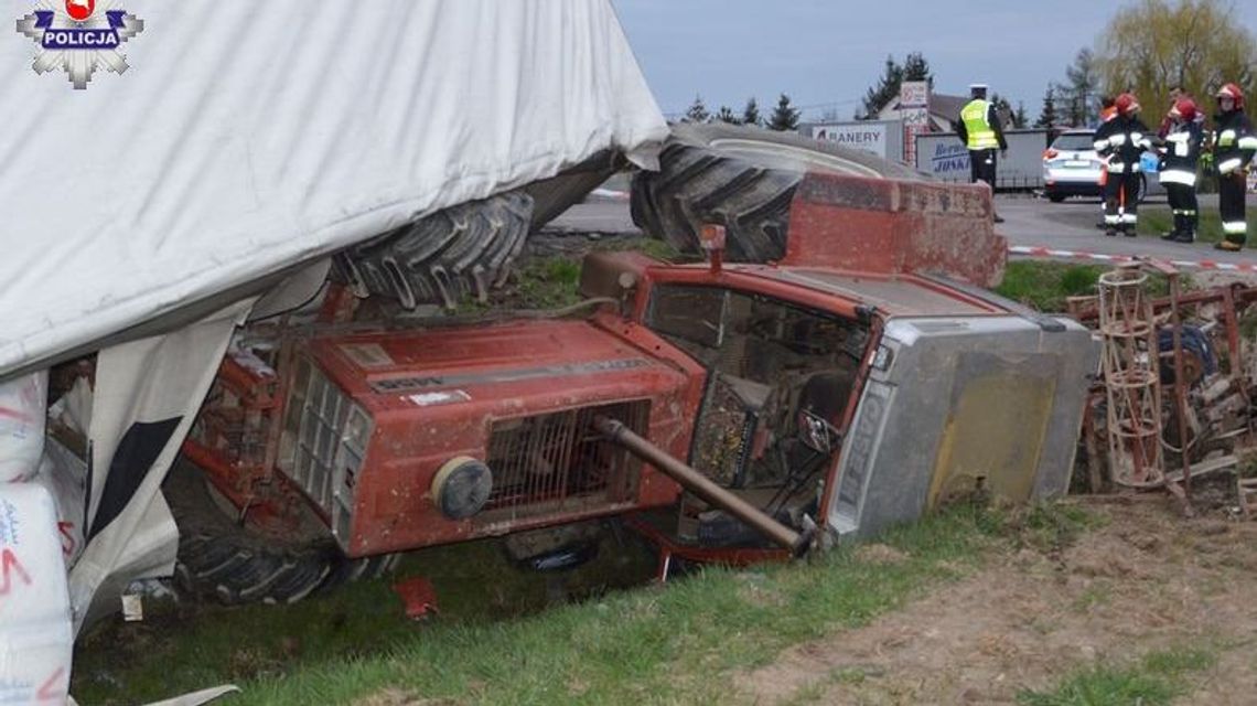 Lubelskie: Traktor i tir w rowie. Trzy osoby trafiły do szpitala