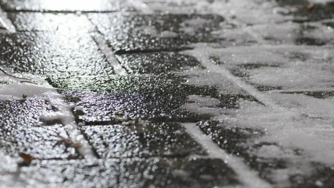 Lubelskie: Trzeba patrzeć pod nogi. Może się pojawić oblodzenie Lubelskie: Trzeba patrzeć pod nogi. Może się pojawić oblodzenie