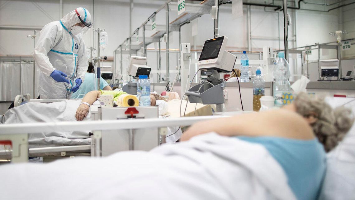 Lubelskie: Trzecia fala pandemii opada powoli. Będą "odmrażać" szpitalne łóżka