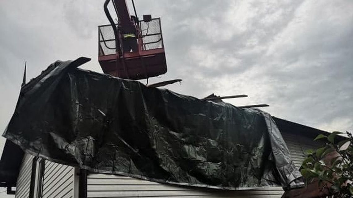 Lubelskie: Tu też przeszła trąba powietrzna? Zerwane dachy, połamane drzewa [zdjęcia]