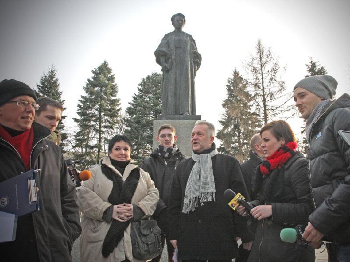 \"Lubelskie uczelnie wyciągają pieniądze ze studentów\"