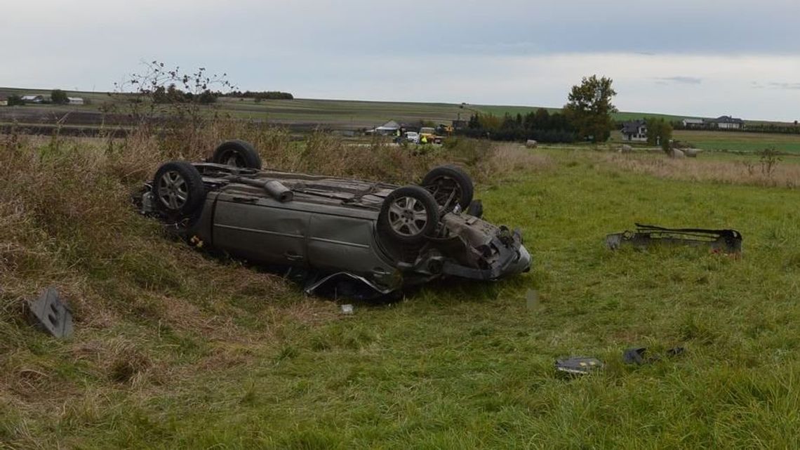 Lubelskie: W aucie, które koziołkowało, było pięciu nastolatków. Jeden z nich nie przeżył