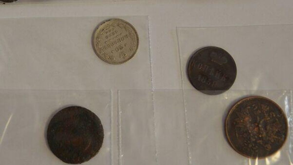 Lubelskie. W ruinach wykopał carskie monety. Teraz ma problem