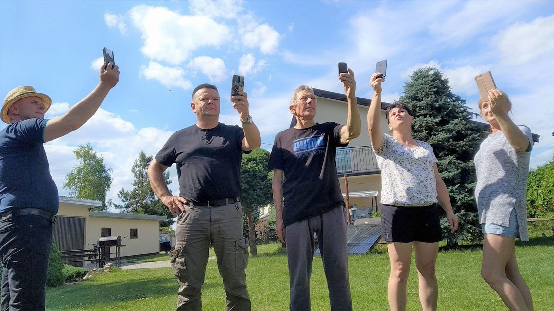 Lubelskie: W tej wsi jeśli chcesz zadzwonić, to wejdź na krzesło albo jedź do lasu