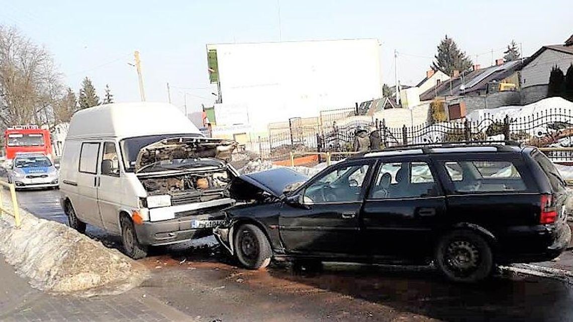 Lubelskie: W Zażółkwi dachowało audi, w Kraśniczynie opel poszedł na czołówkę
