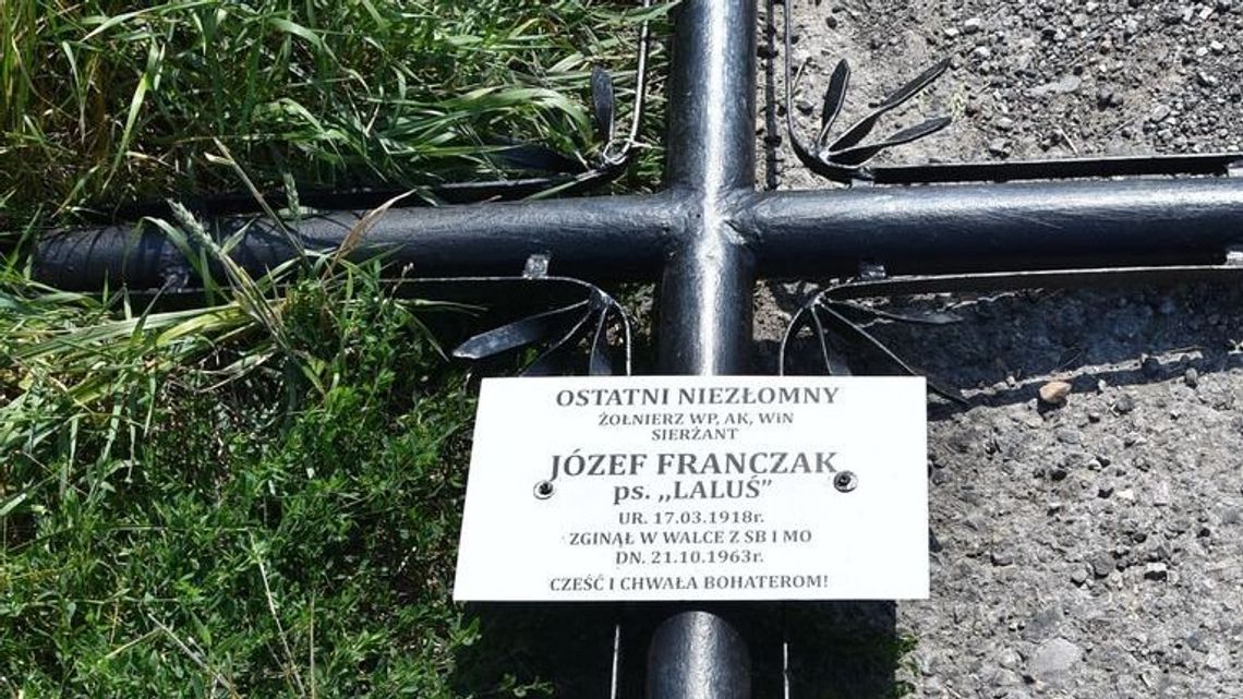 Lubelskie: Wandale zniszczyli krzyż upamiętniający ostatniego żołnierza wyklętego