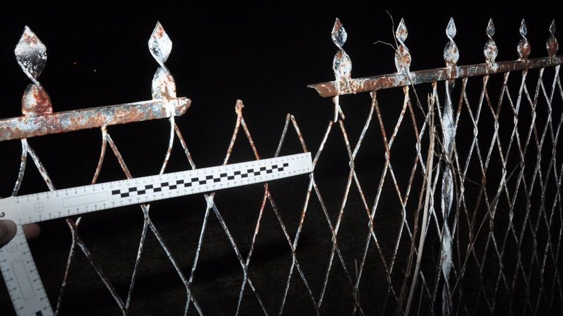 Lubelskie: Wielki pech złodzieja. Podczas ucieczki zawisł na ogrodzeniu, ratowali go strażacy Lubelskie: Wielki pech złodzieja. Podczas ucieczki zawisł na ogrodzeniu, ratowali go strażacy