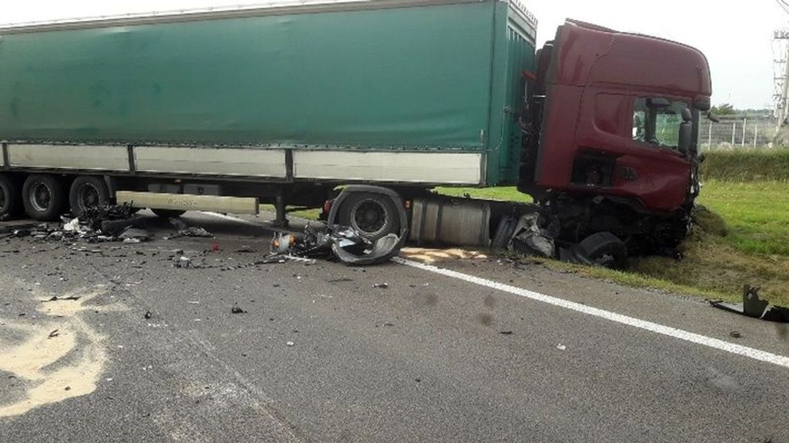 Lubelskie: Wypadek na drodze krajowej nr 19. Samochód osobowy zderzył się z ciężarówką