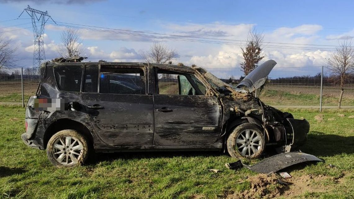 Lubelskie: Zbyt szybka jazda zakończyła się dachowaniem