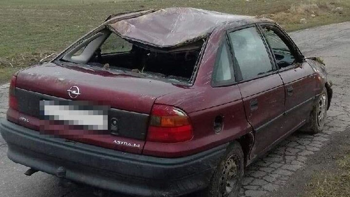 Lubelskie: Zgnieciony dach, zniszczony bok. Umiał nim jechać, ale miał problemy żeby wysiąść