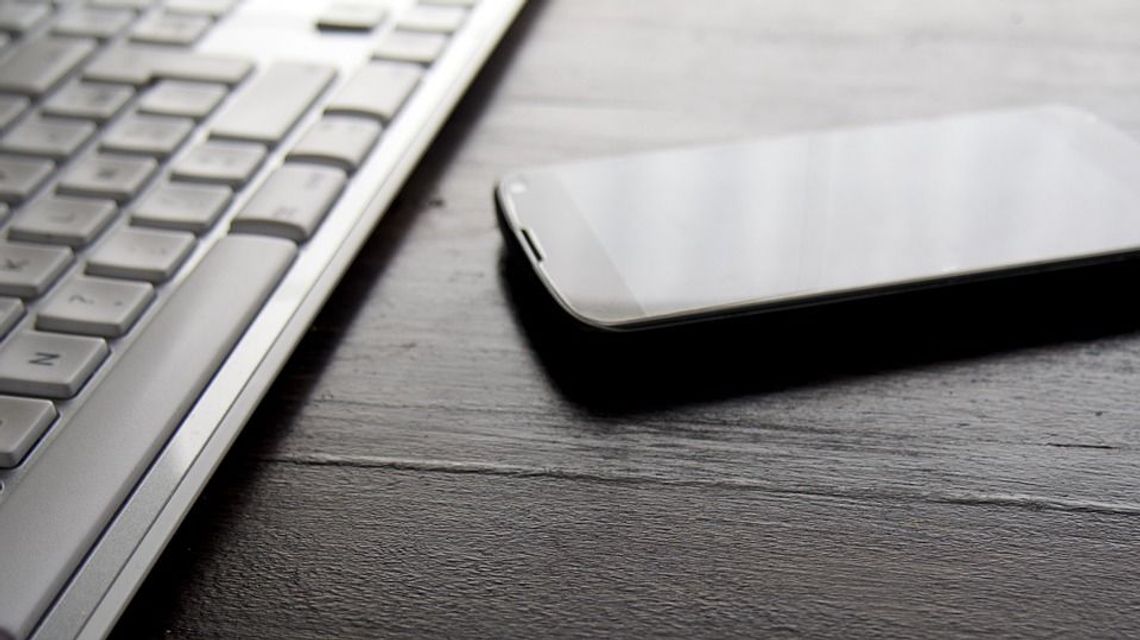 Lubelskie: Znajomy poprosił o kod BLIK. Dopiero potem zorientowali się o co naprawdę chodzi