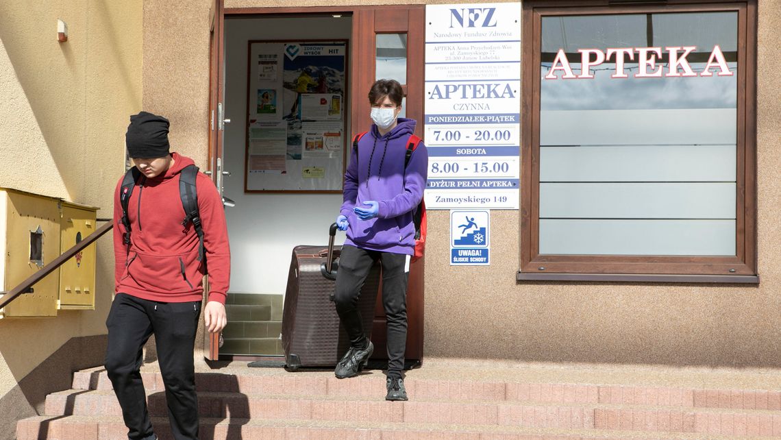 Lubelskie: Życie po pierwszych zakażeniach koronawirusem. Zamknięte szkoły i problemy z zaopatrzeniem aptek [zdjęcia]