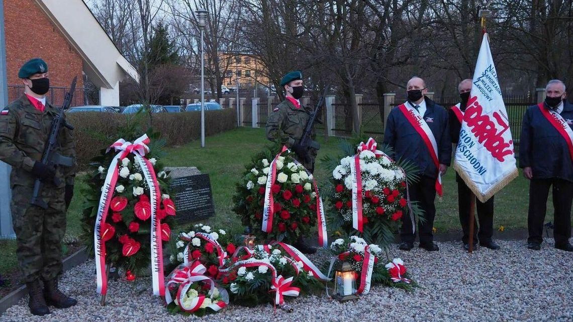 Lublin: 11. rocznica katastrofy smoleńskiej. "Symbol hołdu i wdzięcznej pamięci"