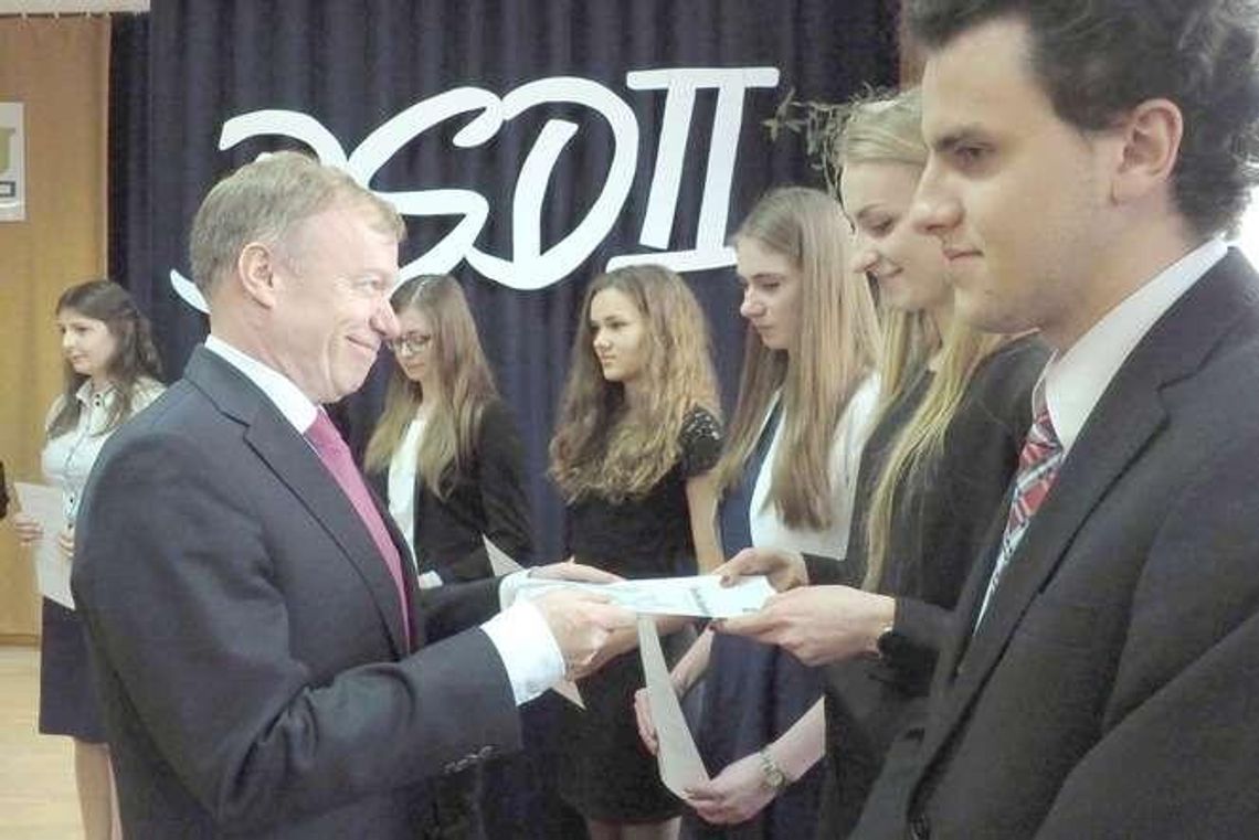 Lublin: Ambasador Niemiec w liceum im. Unii Lubelskiej. Wręczał uczniom dyplomy