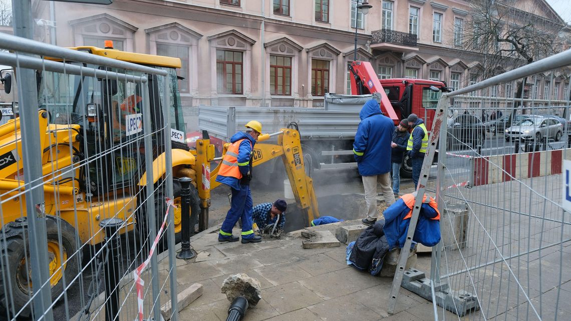 Lublin: Awaria ciepłownicza w centrum. Brak ogrzewania i ciepłej wody, utrudnienia dla kierowców Lublin: Awaria ciepłownicza w centrum. Brak ogrzewania i ciepłej wody, utrudnienia dla kierowców