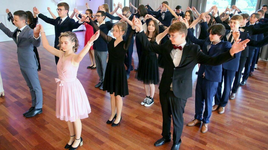 Lublin. Bal ósmoklasistów SP nr 45. Uczniowie bawili się poza szkołą Lublin. Bal ósmoklasistów SP nr 45. Uczniowie bawili się poza szkołą