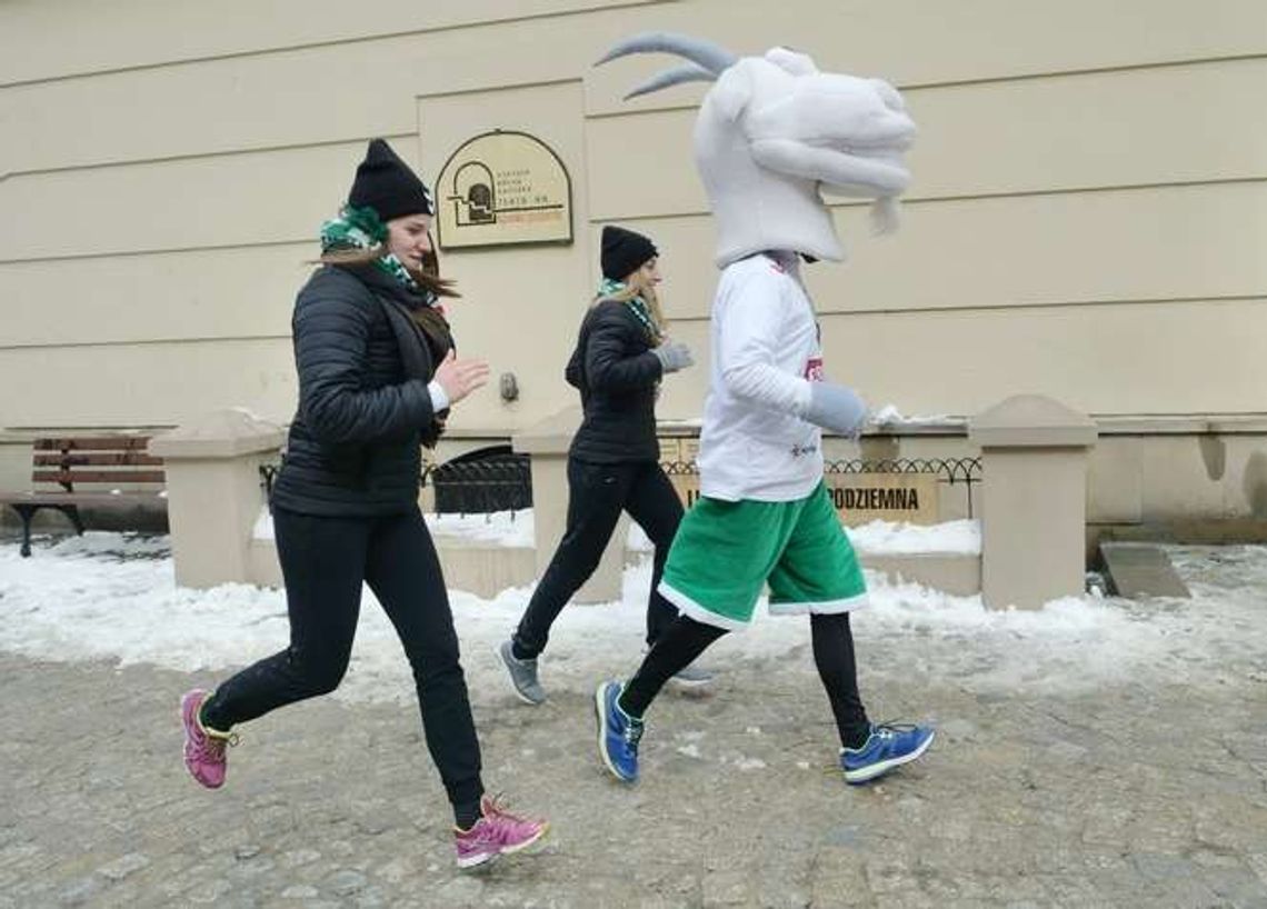 Lublin: Biegał dookoła Trybunału Koronnego. 50 zł za okrążenie [wideo]