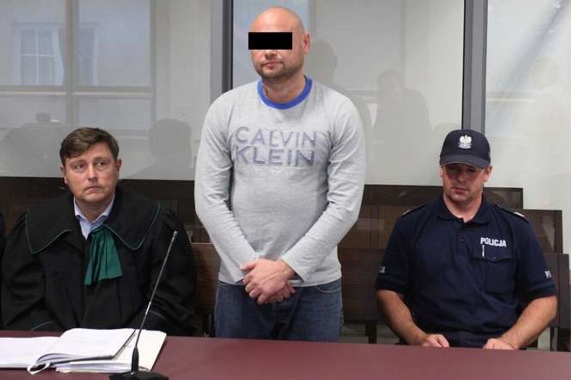 Lublin: Bogumił K. był ścigany przez 12 lat. Stanął przed sądem (wideo) Lublin: Bogumił K. był ścigany przez 12 lat. Stanął przed sądem (wideo)