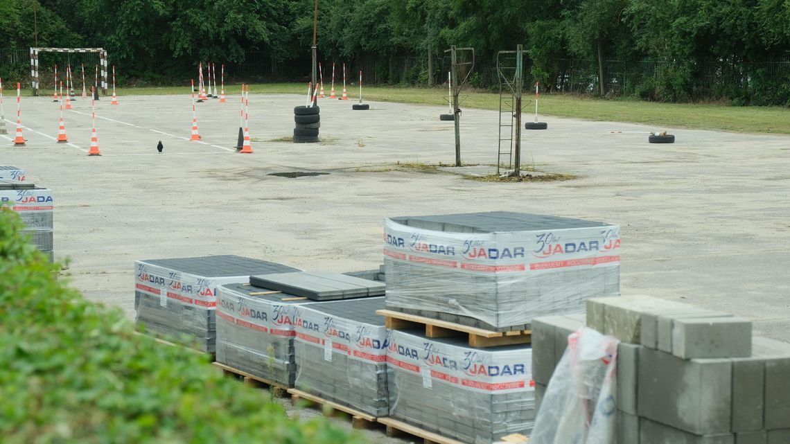 Lublin: Boisko Zespołu Szkół Budowlanych ma rozbłysnąć zimą