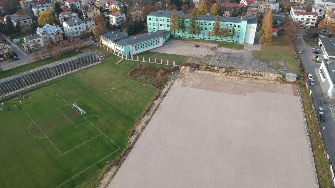 Lublin: Byli najtańsi, wygrali przetarg na budowę boiska, nie zrobili prawie nic Lublin: Byli najtańsi, wygrali przetarg na budowę boiska, nie zrobili prawie nic
