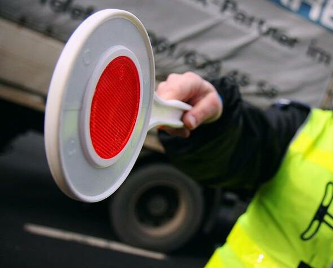Lublin: Chciał potrącić policjanta, ruszył na niego samochodem Lublin: Chciał potrącić policjanta, ruszył na niego samochodem
