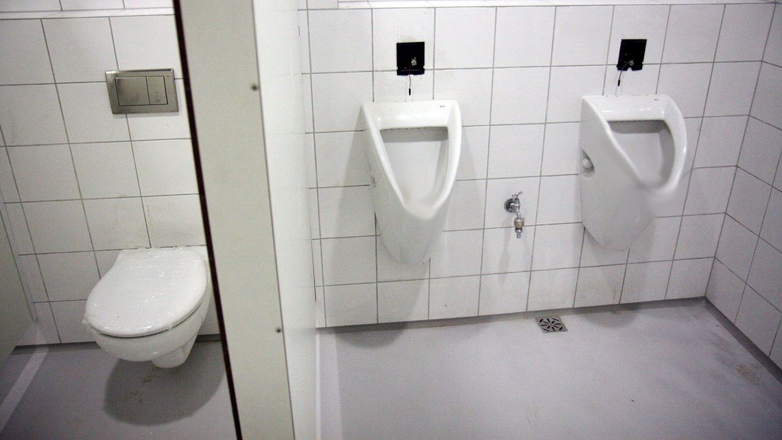 Lublin: Chciał udrożnić pisuar. Doszło do eksplozji