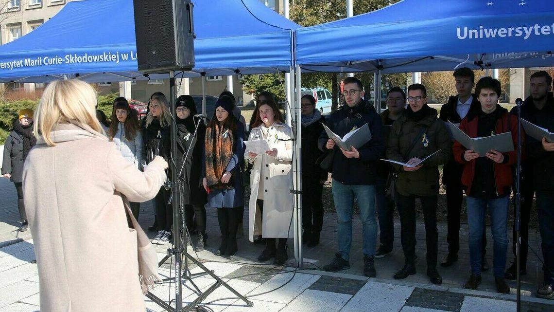 Lublin. Chóralny sprzeciw w środku miasta. Na 150 głosów 