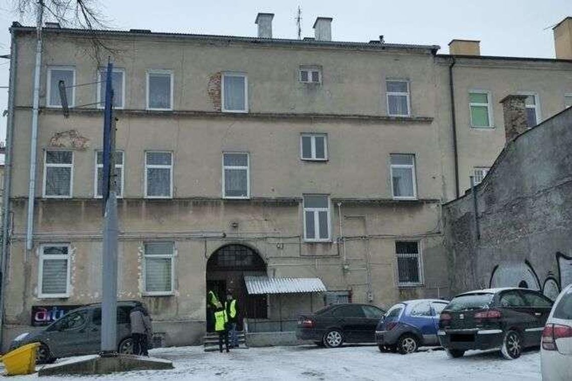 Lublin: Ciało w wersalce. Tajemnicza śmierć 24-letniej kobiety