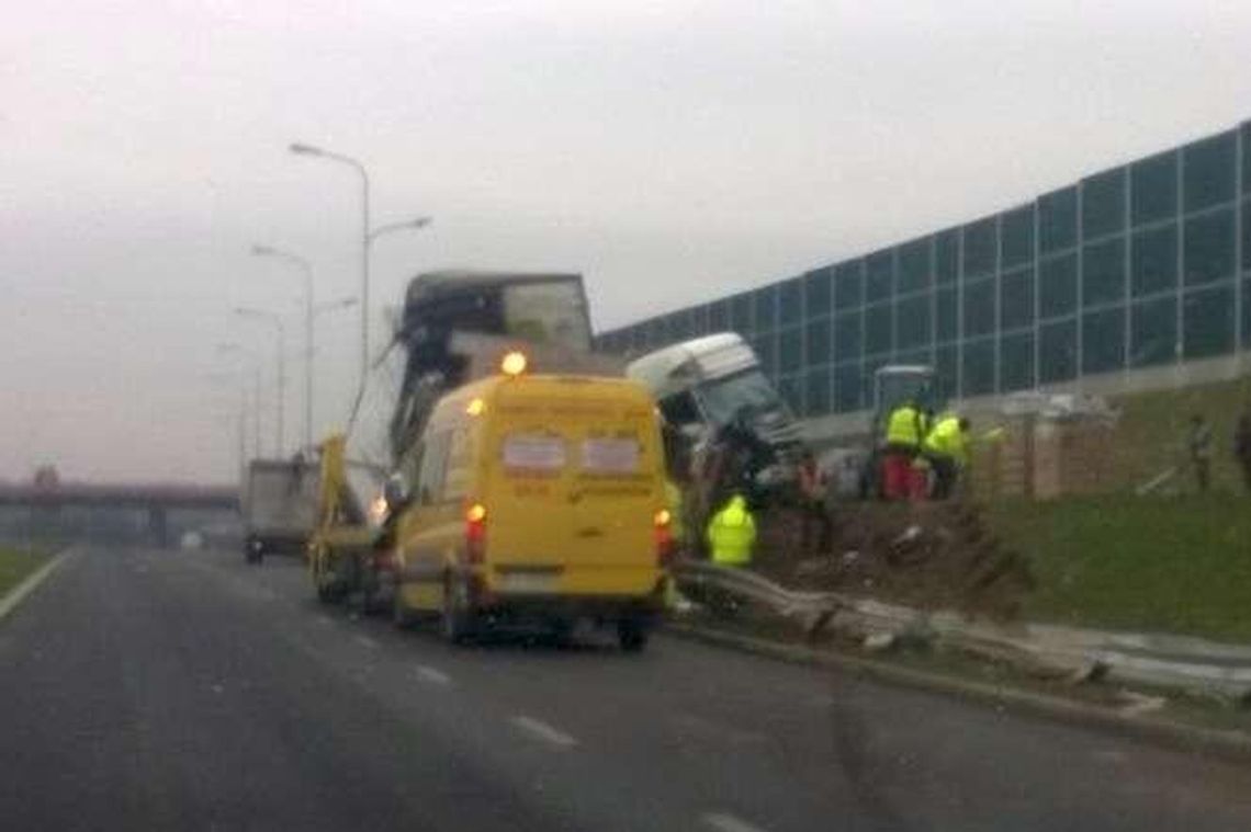 Lublin: Ciężarówka zderzyła się z dostawczakiem