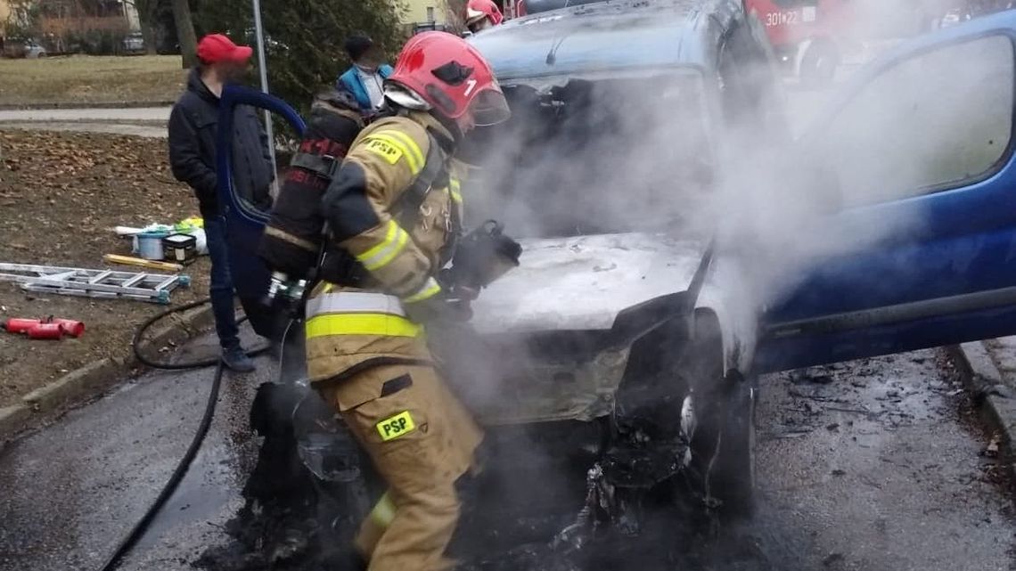 Lublin. Citroen w ogniu na ul. Wokulskiego