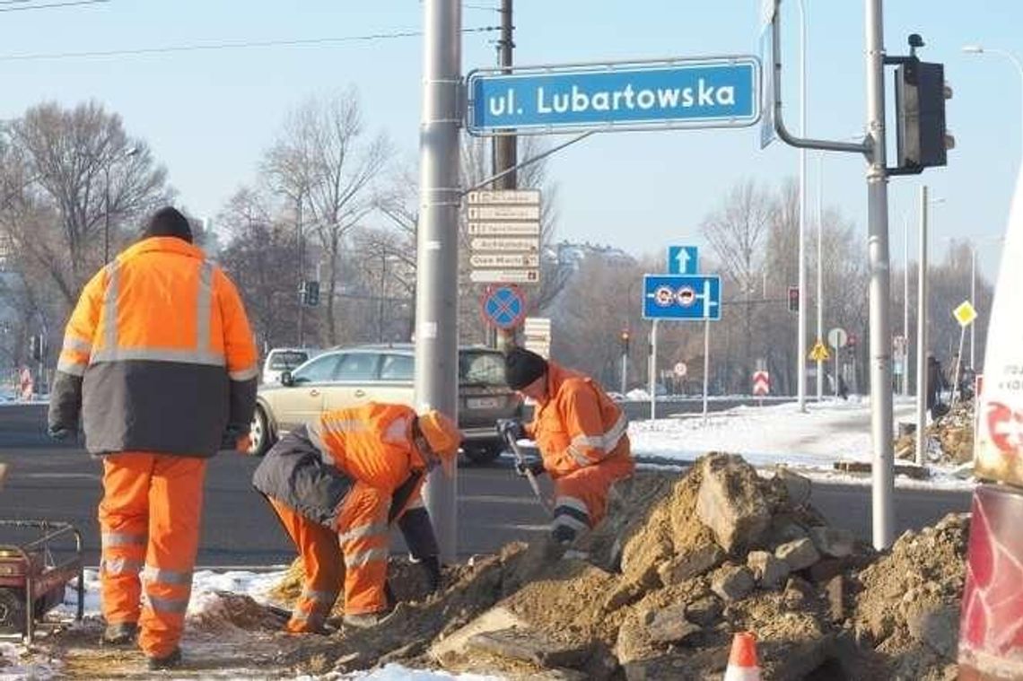 Lublin: Co się dzieje na budowach. To nic, że przyszła zima Lublin: Co się dzieje na budowach. To nic, że przyszła zima