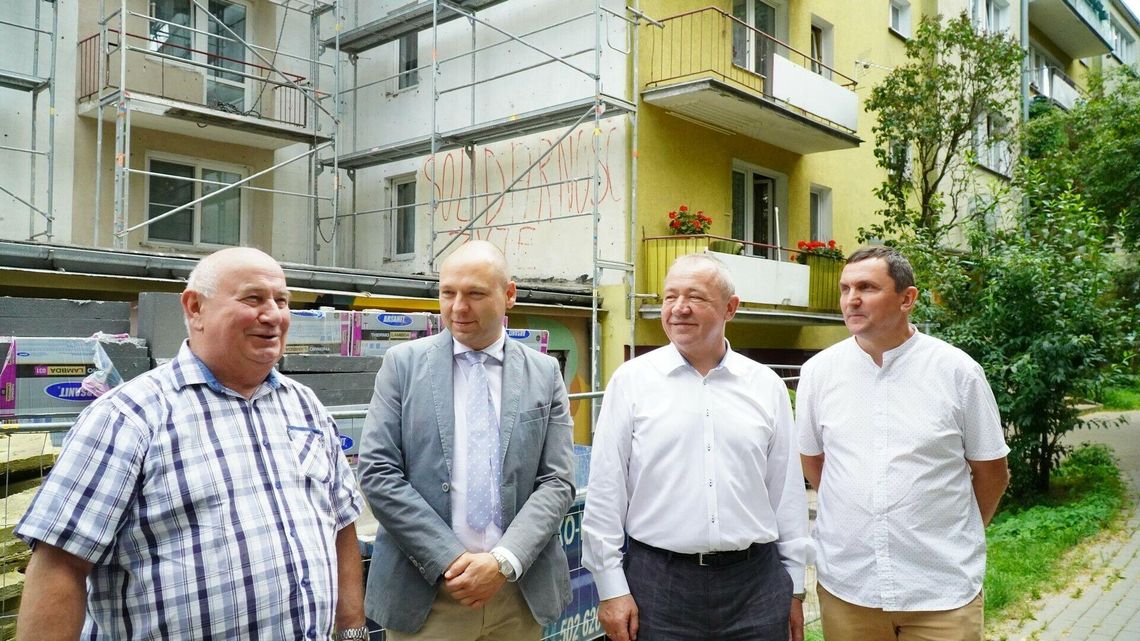 Lublin. Czy "Solidarność żyje" zniknie pod styropianem?