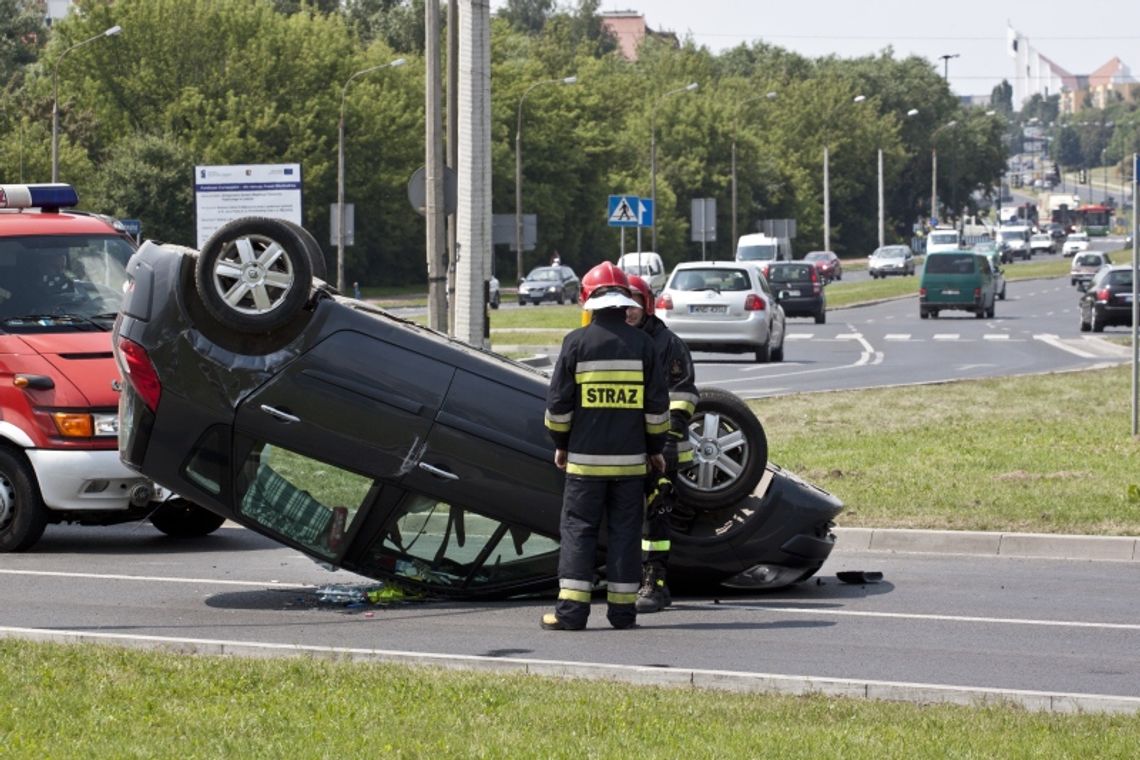 Lublin: Dachowanie samochodu na ul. Krochmalnej (zdjęcia)