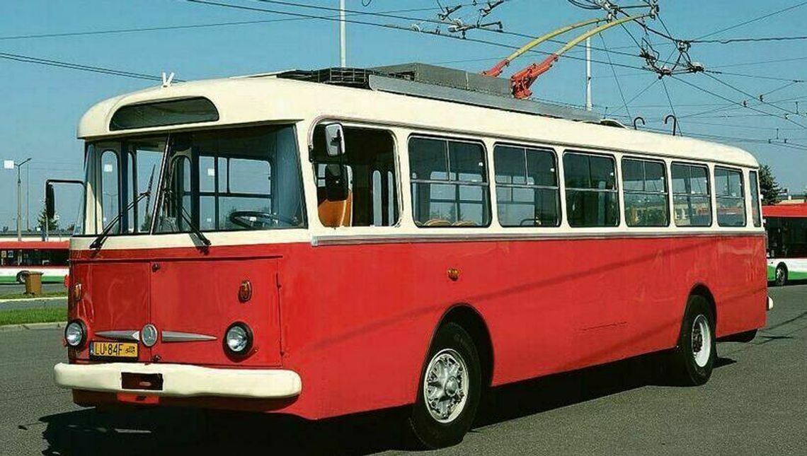 Lublin: Dantejskie sceny na przystanku linii turystycznej T. Wsiedli tylko najsilniejsi Lublin: Dantejskie sceny na przystanku linii turystycznej T. Wsiedli tylko najsilniejsi