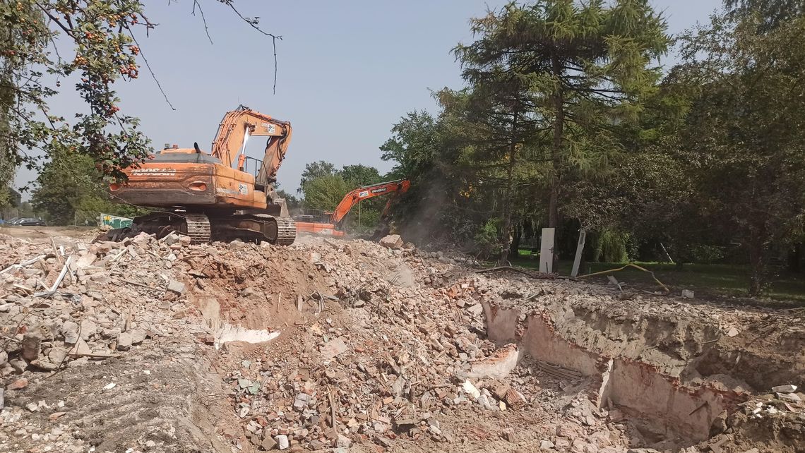 Lublin: Dawny hotel pielęgniarek zamienił się w stertę gruzu [zdjęcia]