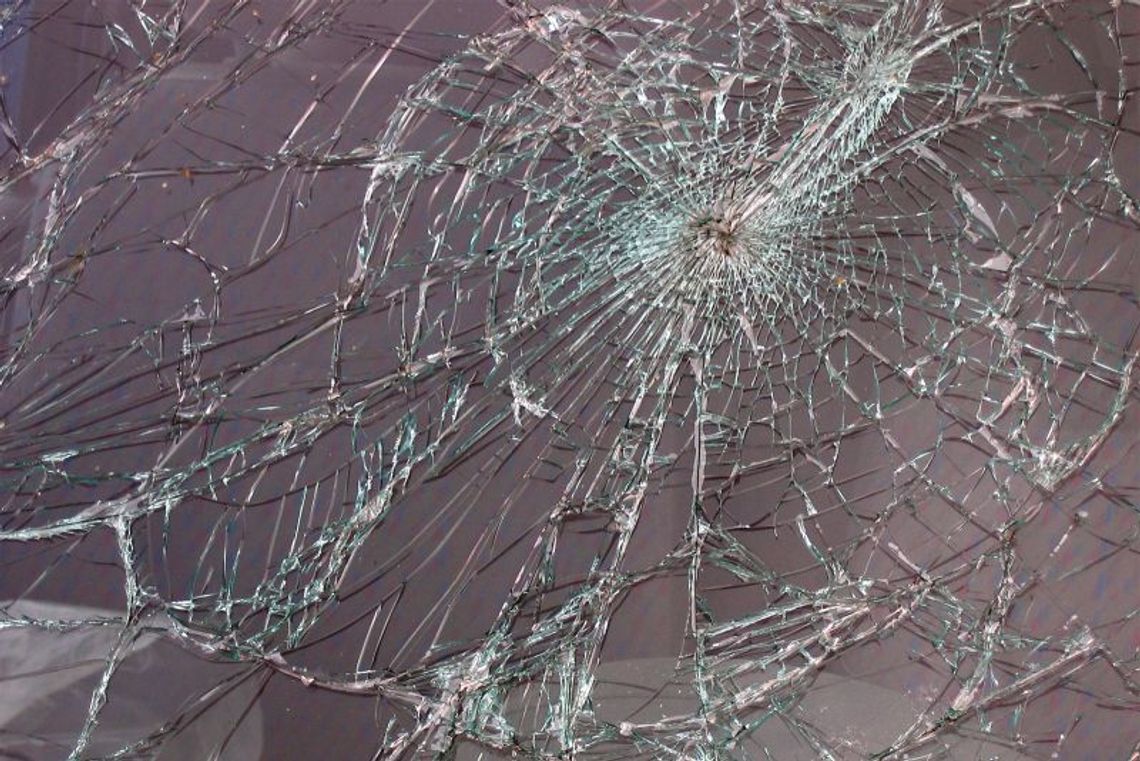 Lublin: Dla zabawy wybili szyby w 17 samochodach