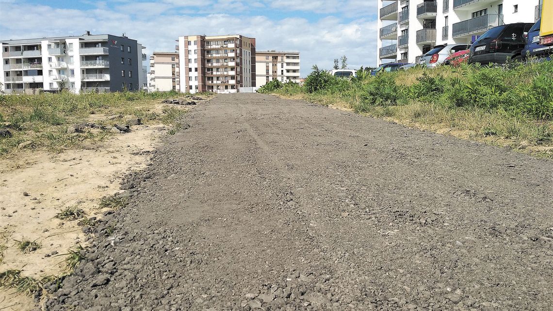 Lublin: Do nowej szkoły przy ul. Berylowej uczniowie dotrą prowizoryczną alejką