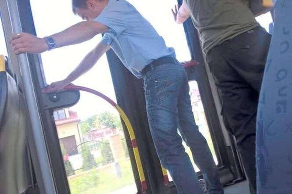 Lublin: Drzwi autobusu miejskiego rozpadły się w trakcie kursu