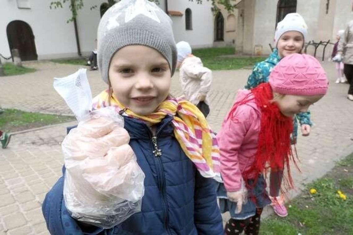 Lublin: Dzieci sprzątają miasto po zimie Lublin: Dzieci sprzątają miasto po zimie