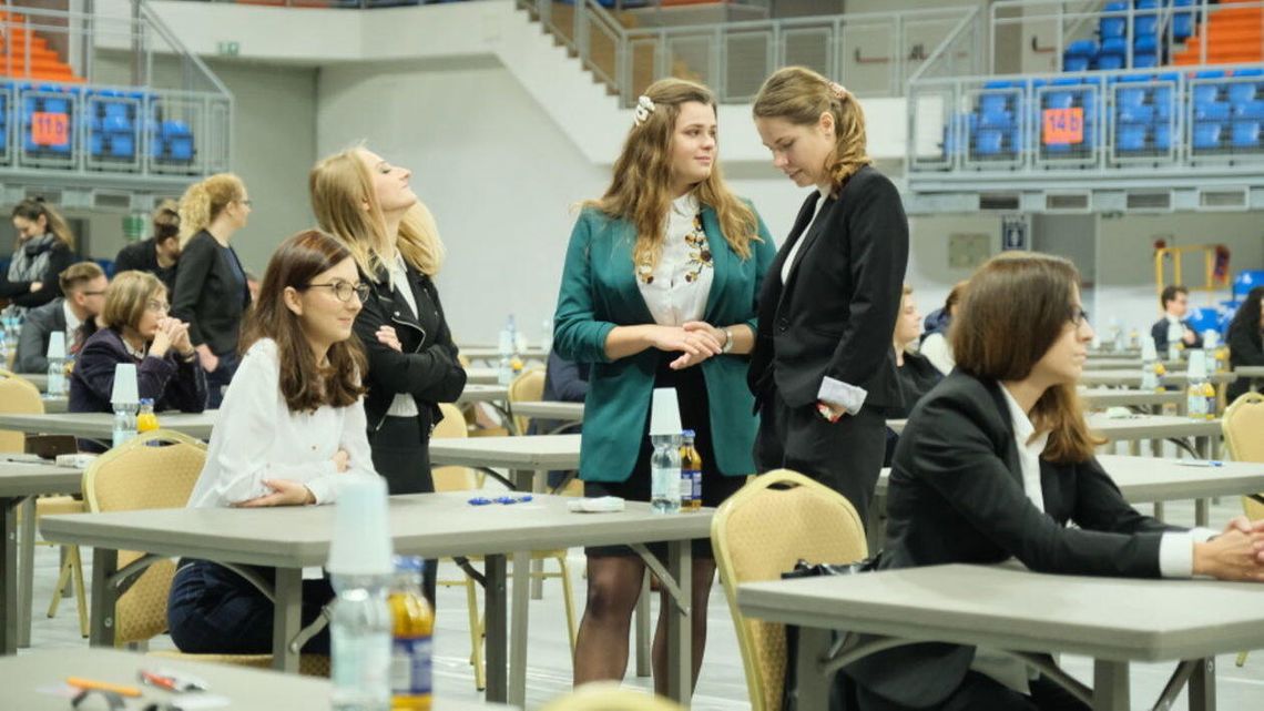 Lublin: Egzamin wstępny na aplikację radcowską [zdjęcia]