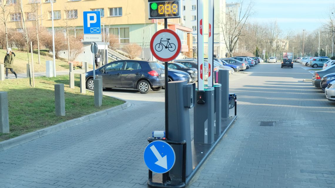 Lublin: Elektroniczny system parkingowy na miasteczku akademickim. Zakaz wjazdu rowerów zaskoczył internautów