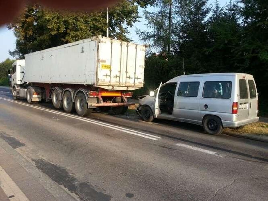 Lublin: Fiat zderzył się z ciężarówką na ul. Nałęczowskiej