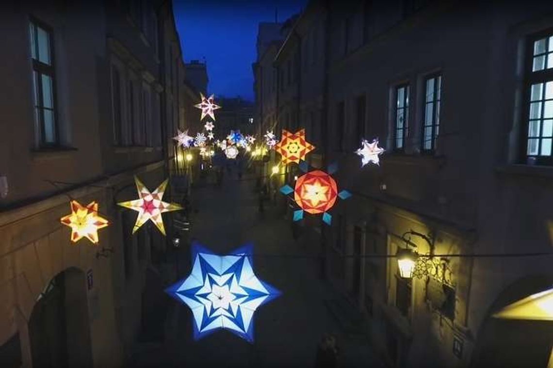 Lublin: Iluminacje świąteczne w Lublinie. Zobacz film z drona Lublin: Iluminacje świąteczne w Lublinie. Zobacz film z drona