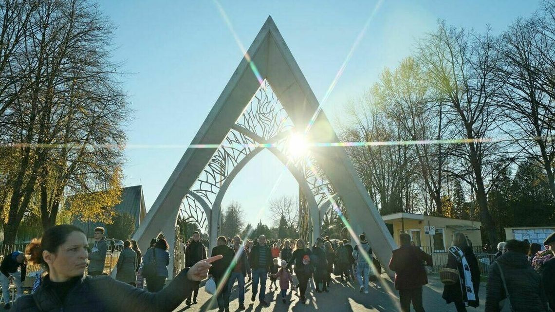 Lublin. Jak dojechać na cmentarze, gdzie zaparkować? Lublin. Jak dojechać na cmentarze, gdzie zaparkować?