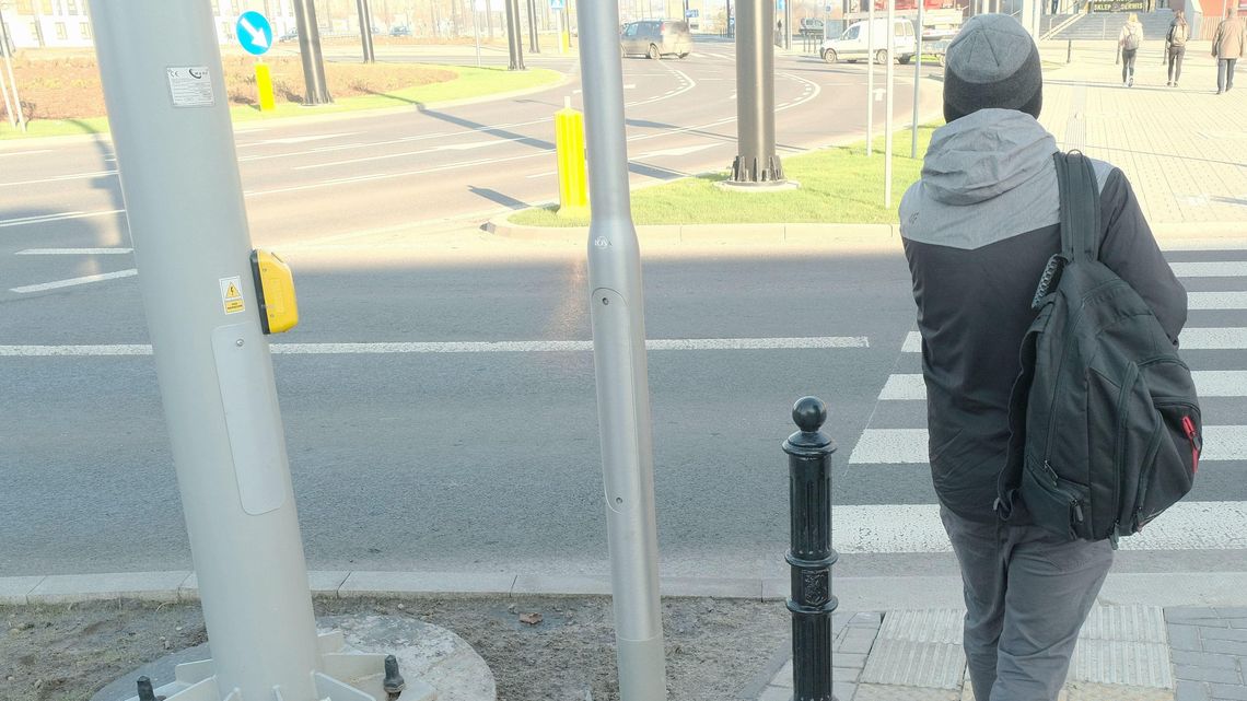 Lublin: Jak tu włączyć zielone światło? Zrobili przycisk, ale już trzeba go przenosić
