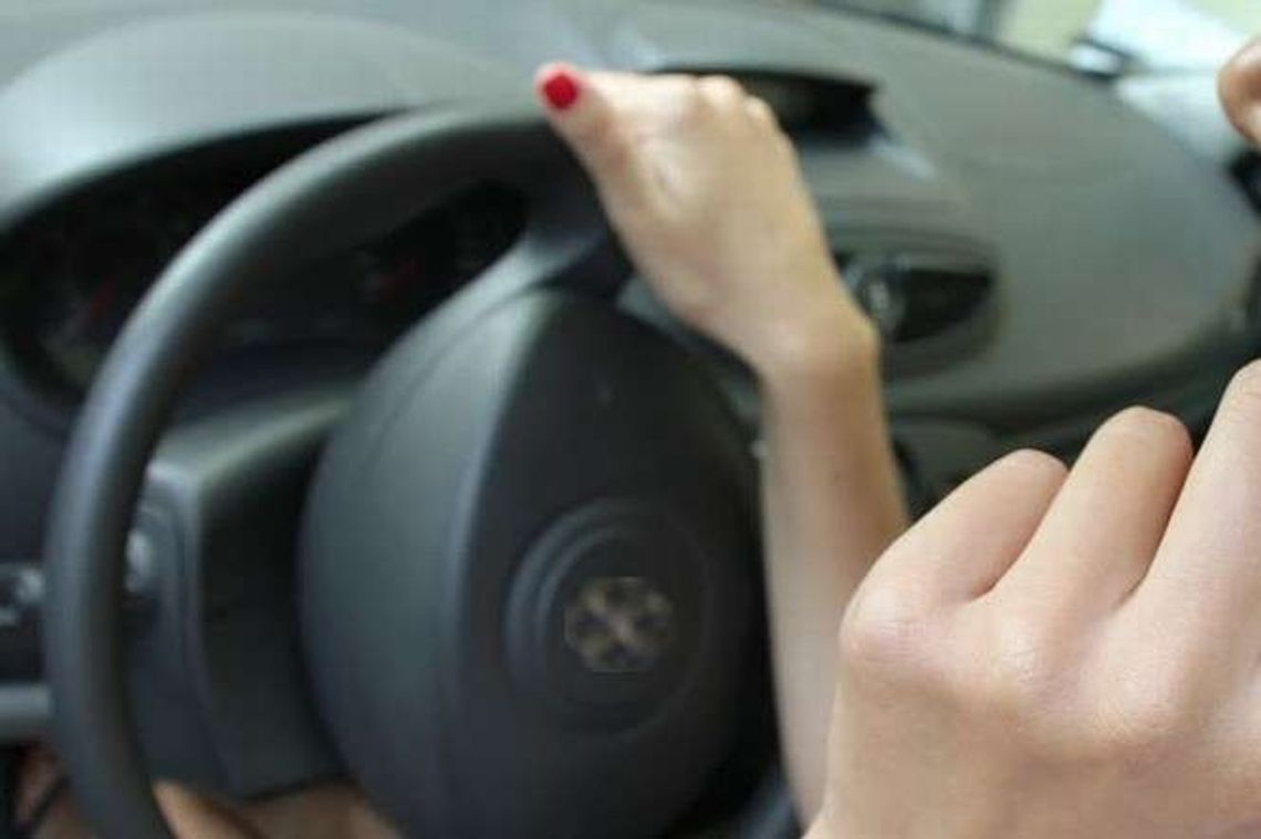 Lublin: Jechała w nocy mercedesem bez świateł. I piła piwo